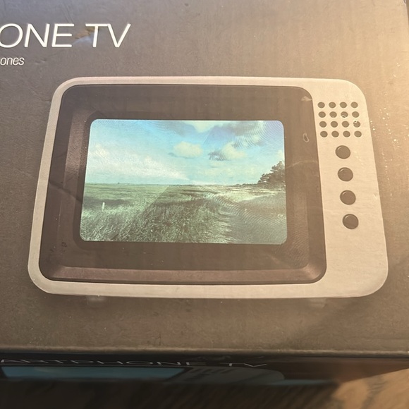 BROOKSTONE RETRO SMARTPHONE TV MAGNIFIER NWT - Picture 4 of 6